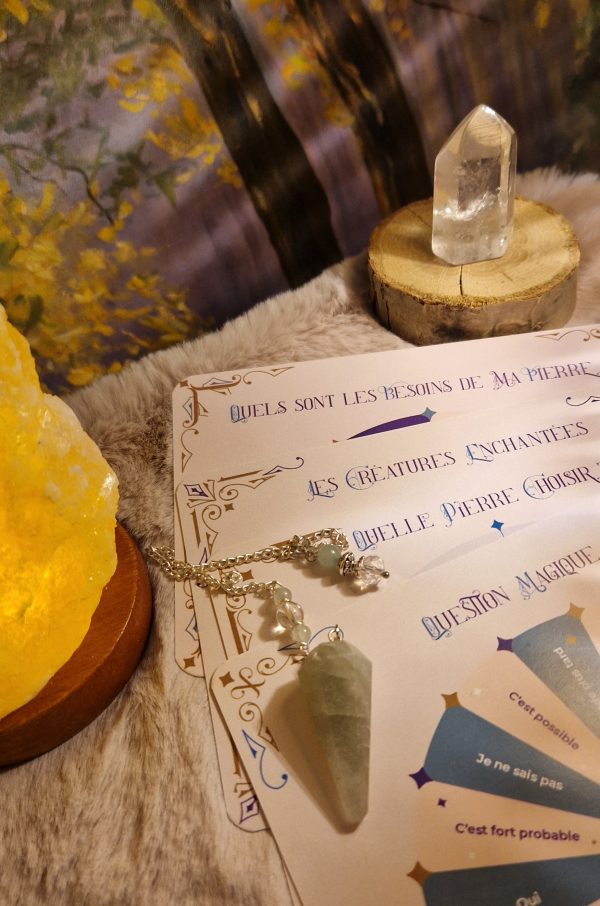 planches de divination pendule divinatoire pointe de cristal de rochet et palo santo