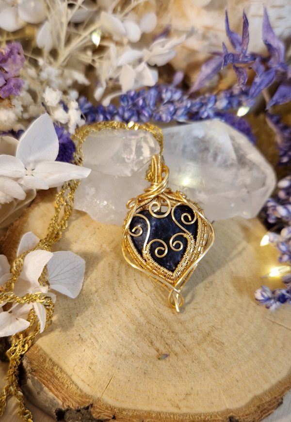 Petit pendentif coeur bohème doré en pierre naturelle sodalite - Coeur de fée